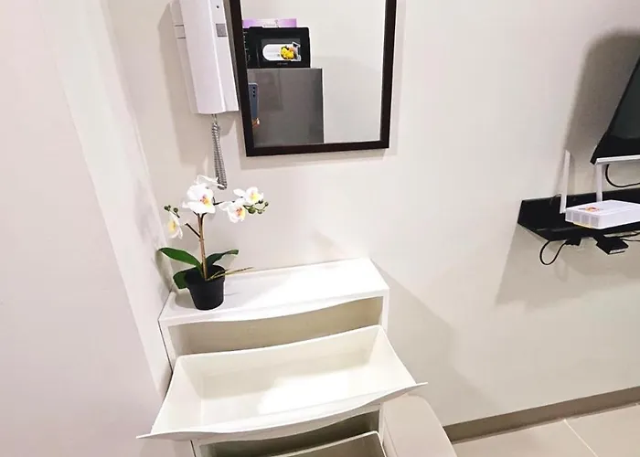 Cozy Two Bedroom Family At Coast Residences Near Picc, Wtc & Moa *